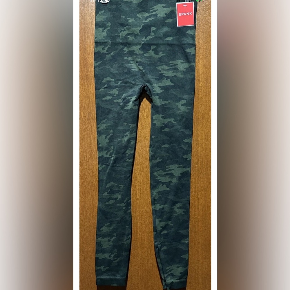 Spanx Look At Me Now Green Camo Seamless Leggings Size Small NEW!